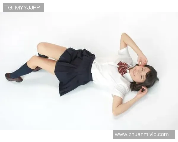 微胖足球明星高清写真展现运动魅力与时尚风采